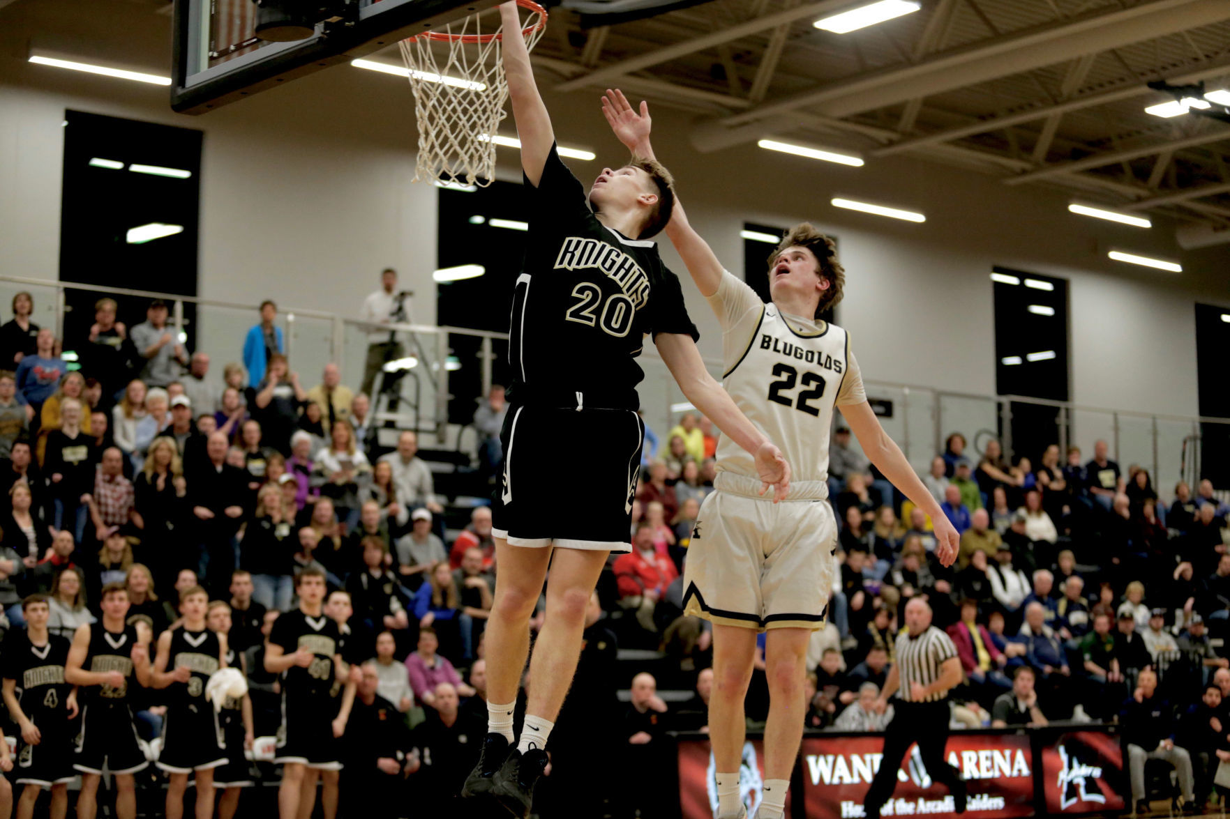 Onalaska Luther vs. La Crosse Aquinas